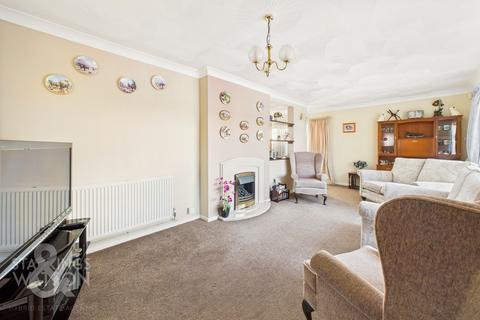 3 bed property, in Victoria Road, £325,000