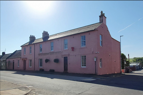 Studio, in 71-72 Main Street, £205,000