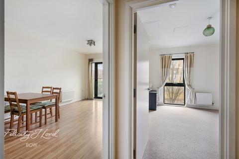 1 bed property, in Park View Court, £250,000