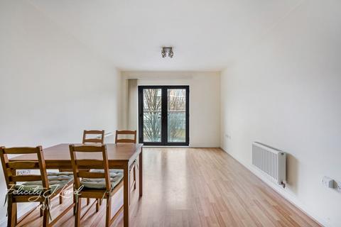 1 bed property, in Park View Court, £250,000