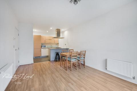 1 bed property, in Park View Court, £250,000