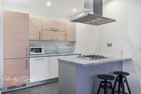 1 bed property, in Park View Court, £250,000