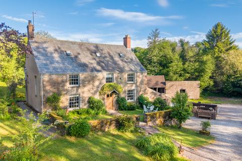 4 bed property, in Little Llanthomas, £899,000
