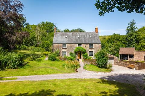4 bed property, in Little Llanthomas, £875,000