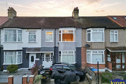 3 bed property, in Guildford Road, £550,000