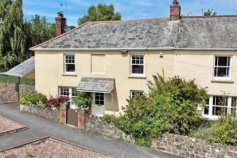 3 bed property, in Blakeshill Road, £340,000