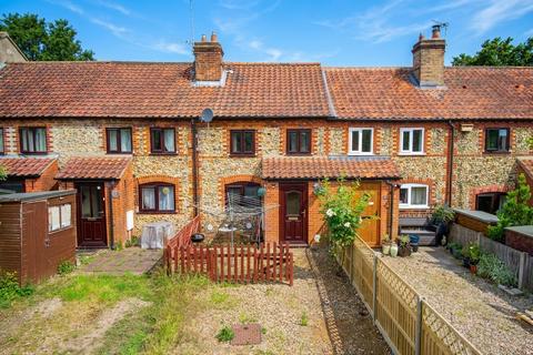 2 bed property, in The Lizard, £210,000