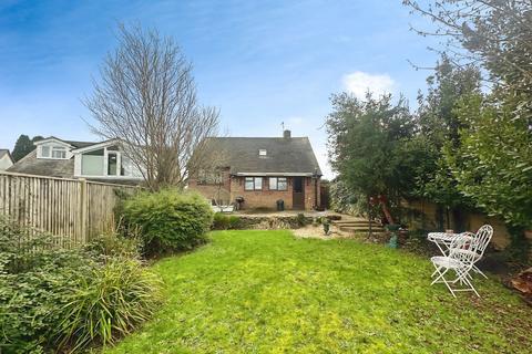 4 bed property, in Hillview Road, £410,000