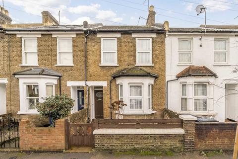 3 bed property, in Endsleigh Road, £649,500