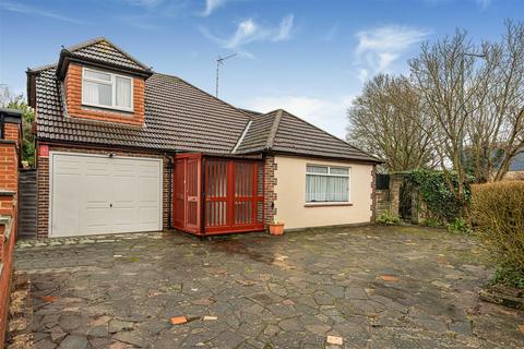 3 bed property, in Kimberley Road, £775,000
