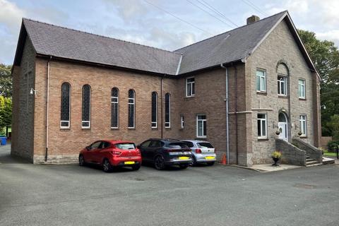 4 bed property, in Pantasaph, £500,000