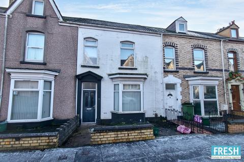5 bed property, in King Edwards Road, £269,950