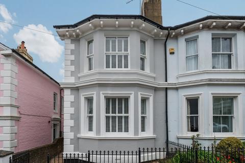 3 bed property, in Princes Street, £775,000