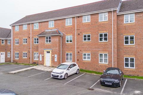 2 bed property, in Chapelside Close, £120,000