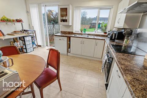 3 bed property, in Hazelbrouck Gardens, £500,000