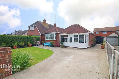 2 bed property, in South Avenue, £240,000
