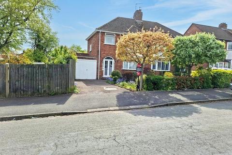3 bed property, in Wimbourne Road, £365,000
