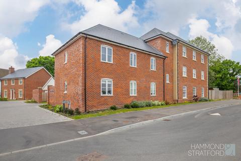 2 bed property, in Goldfinch Close, £190,000