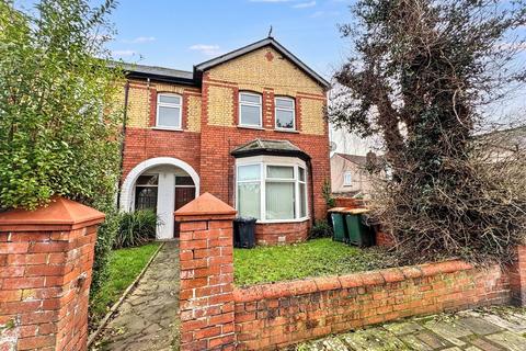 2 bed property, in Preston Avenue, £132,000