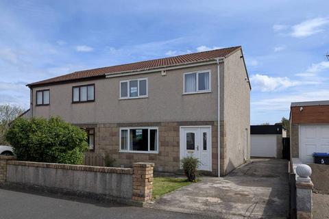 3 bed property, in Oldmill Crescent, £195,000