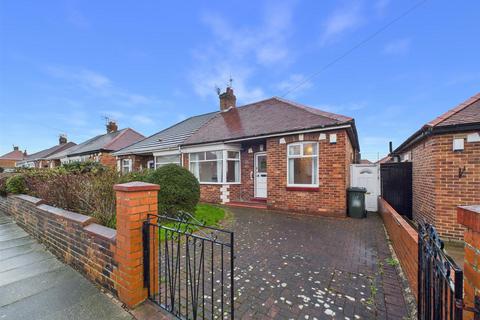 2 bed property, in Tudor Avenue, £160,000