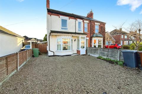 4 bed property, in Hykeham Road, £260,000