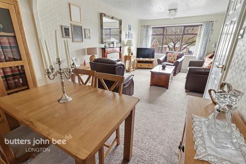 2 bed property, in Defoe Drive, £180,000