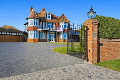 6 bed property, in Cliff Promenade, £2,000,000