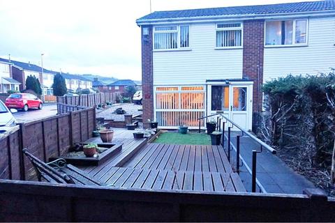 3 bed property, in Hanging Lees Close, £225,000