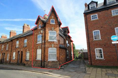 5 bed property, in Castlegate, £199,000