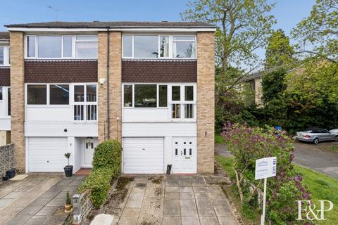 4 bed property, in Boulters Lane, £525,000