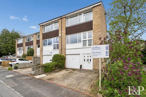 4 bed property, in Boulters Lane, £500,000
