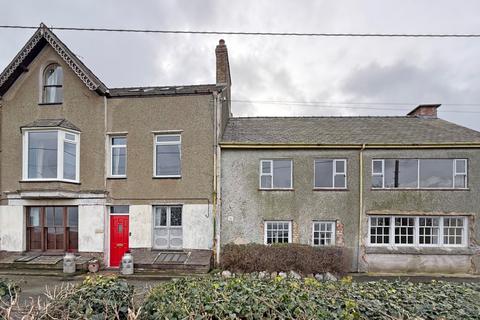 5 bed property, in Talybont, £325,000