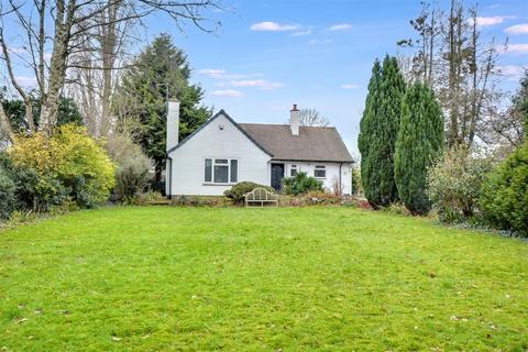 2 bed property, in Victoria Avenue, £495,000