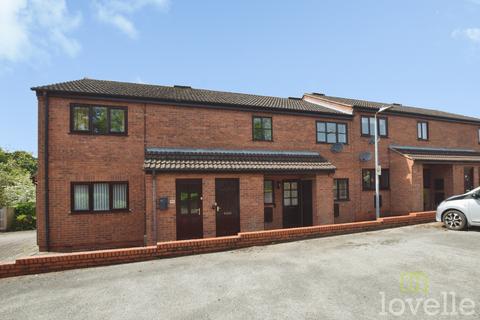 2 bed property, in Warren Close, £70,000