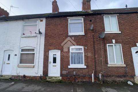 2 bed property, in Netherton Road, £65,000