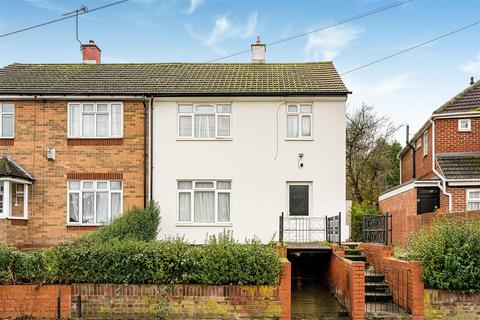 3 bed property, in The Mall, £495,000