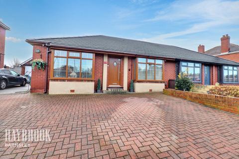 2 bed property, in Wombwell Lane, £270,000