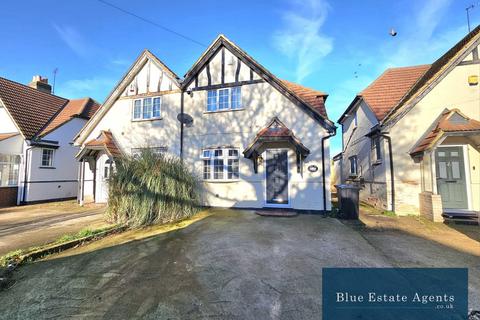 2 bed property, in The Crossways, £525,000