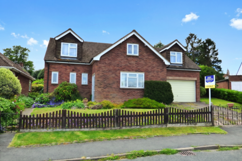 5 bed property, in Bredon Grove, £550,000
