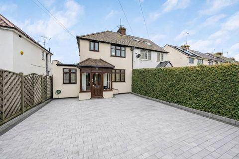 3 bed property, in Radlett Road, £625,000