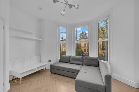 1 bed property, in Brompton Avenue, £150,000
