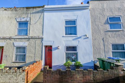 3 bed property, in Sandy Hill Road, £440,000