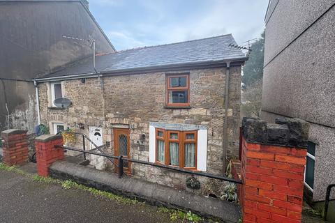 2 bed property, in Cwmamman Road, £127,500