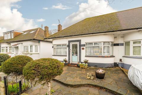 2 bed property, in Rosecroft Gardens, £549,950