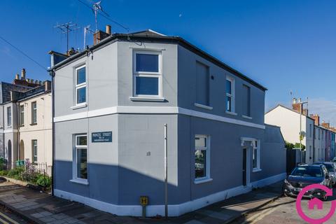 3 bed property, in Princes Street, £425,000