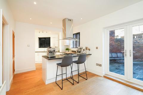 3 bed property, in Glebe Road, £375,000