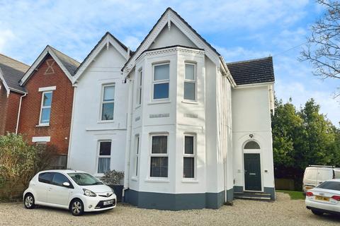 2 bed property, in Charmouth Grove, £275,000