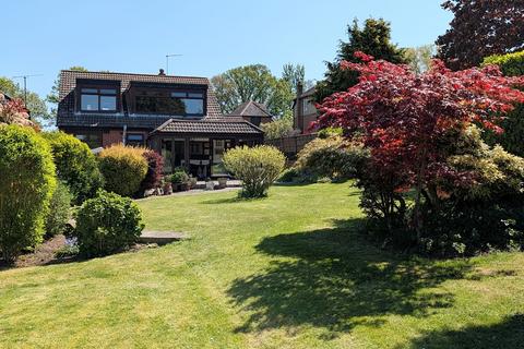5 bed property, in HOADS HILL, £750,000