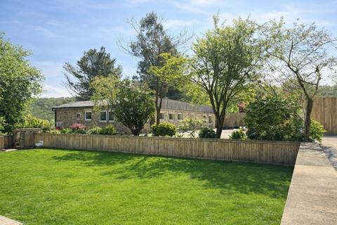 3 bed property, in Pickwood Lane, £850,000